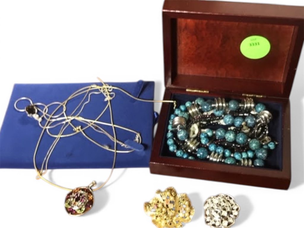 Jewelry set on updated final background